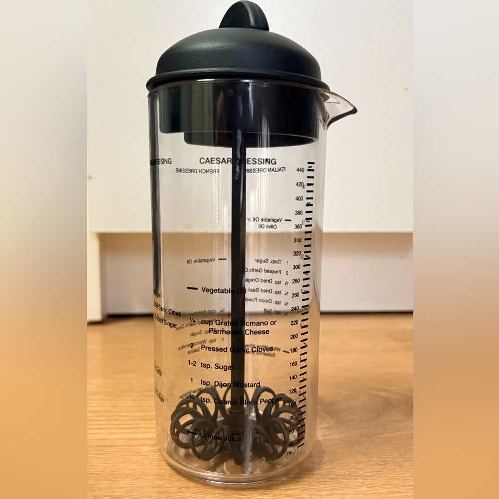Pampered Chef Measure, Mix & Pour salad dressing mixer.